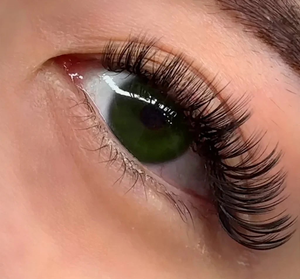 Hybrid Eyelash Extensions