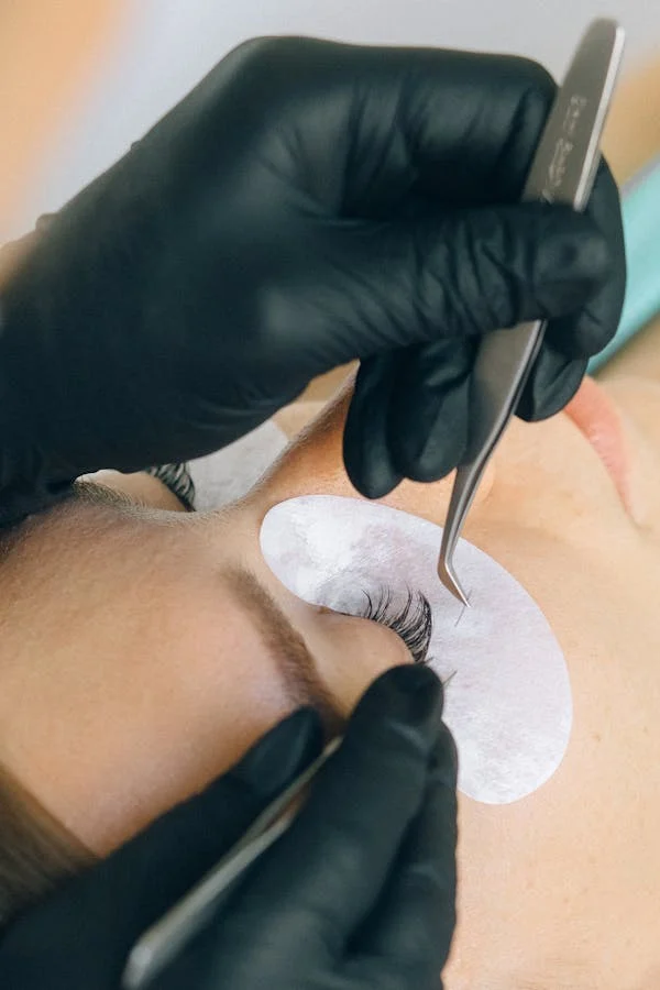 How Long Do Eyelash Extensions Last